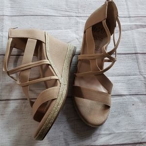 Tan platform wedge sandal 9M
